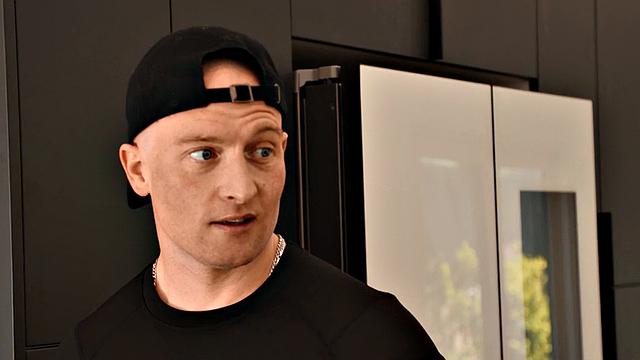 Busty bae fingered till squirting after riding