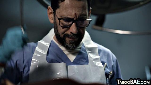 Пошлая любовница с большими сиськами жёстко трахается с парнем в чулках.