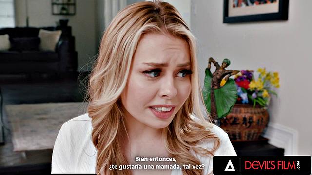 Хейли Спейдс дрочит мокрую киску и страстно скачет на большом члене Сета Гэмбла.