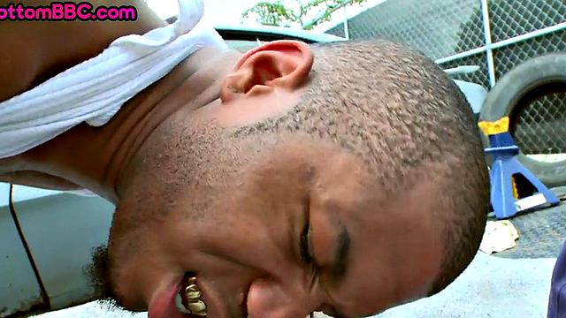 Black thug gets fucked outdoors after blowjob