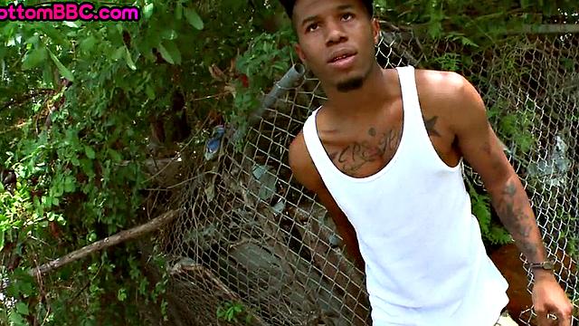 Black thug gets fucked outdoors after blowjob