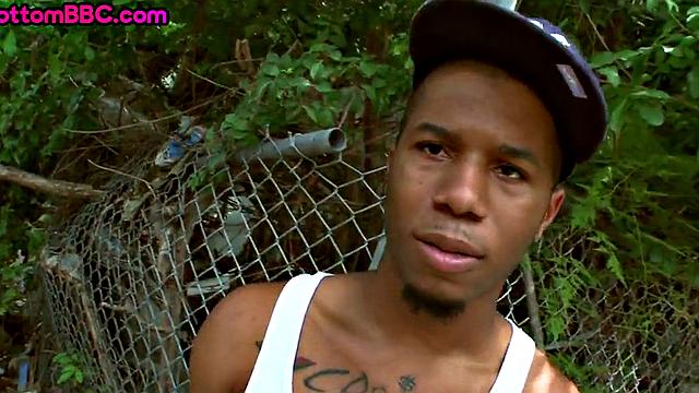 Black thug gets fucked outdoors after blowjob