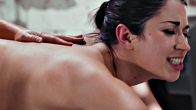 Massaging bigtitted MILF enjoys eating oiled cunt