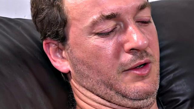 Фенрир раздвигает Цезара своим здоровым членом и трахается по-жёсткому