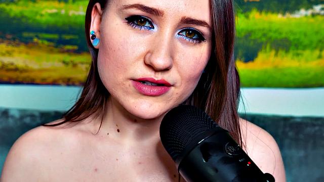 Kinky asmr babe rubbing her trimmed pussy closeup