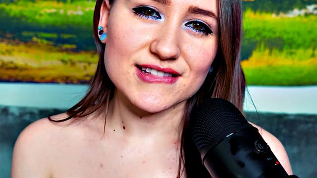 Kinky asmr babe rubbing her trimmed pussy closeup