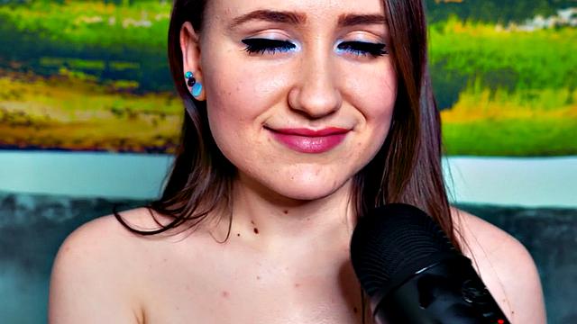 Kinky asmr babe rubbing her trimmed pussy closeup