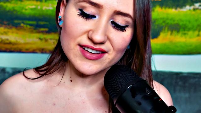 Kinky asmr babe rubbing her trimmed pussy closeup