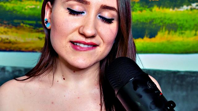 Kinky asmr babe rubbing her trimmed pussy closeup