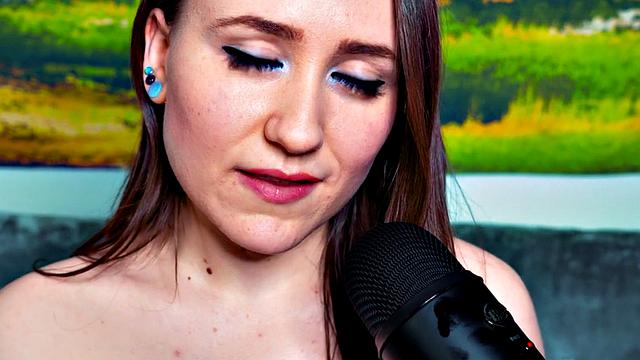 Kinky asmr babe rubbing her trimmed pussy closeup