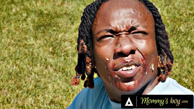 смотри, как зрелые тёлки жёстко наказывают парня в групповухе