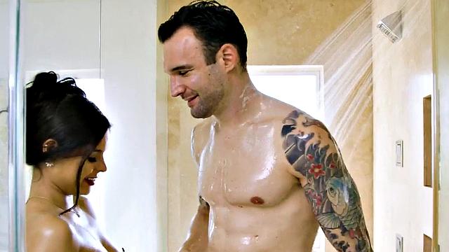 Massaging babe pussylicks her BFF while fingering