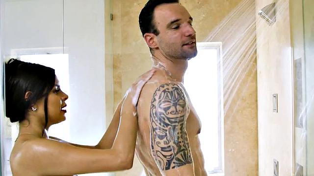 Massaging babe pussylicks her BFF while fingering