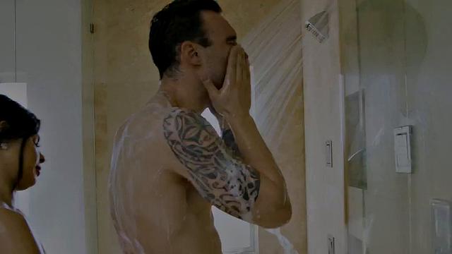 Massaging babe pussylicks her BFF while fingering