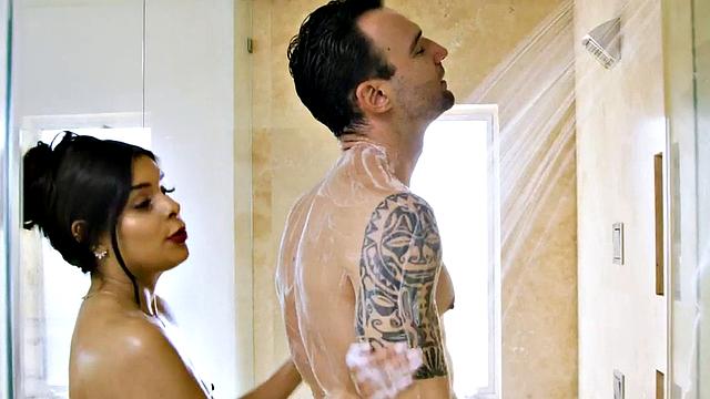 Massaging babe pussylicks her BFF while fingering