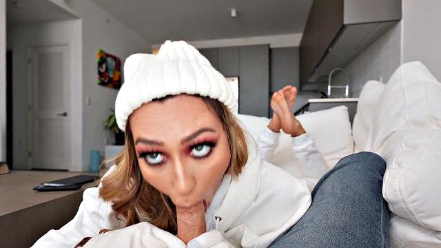 Ана Роуз и её сводный брат трахаются дома зимой