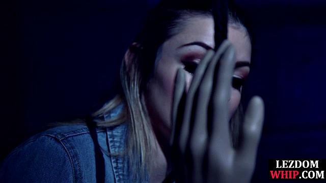 Hardtied 21yo babe pussyfingering