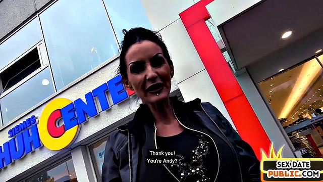 Pulled MILF deepthroating in car