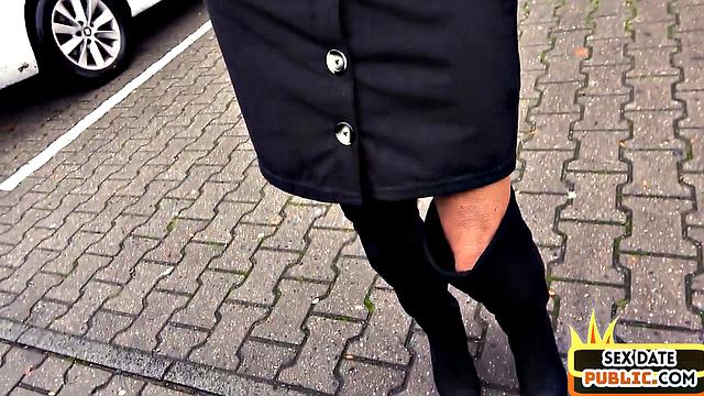 Pulled MILF deepthroating in car