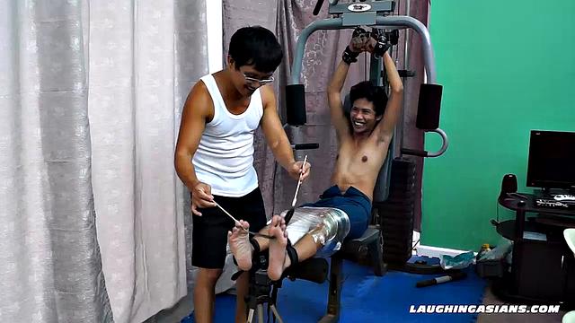 Idol's Tickle Training