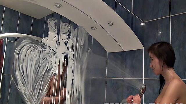 Teen lesley in the shower pleasuring her pussy