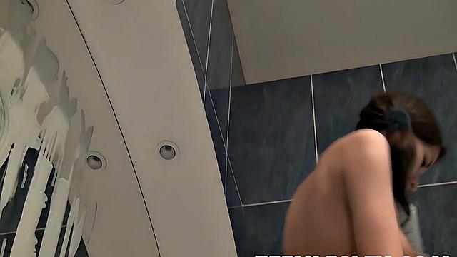 Teen lesley in the shower pleasuring her pussy