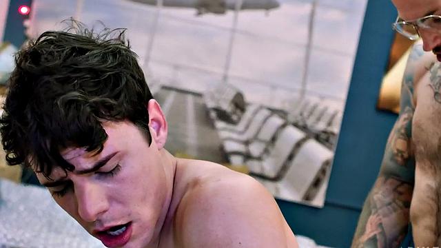 Rimmed bottom barebacked by inked jock for cumshot