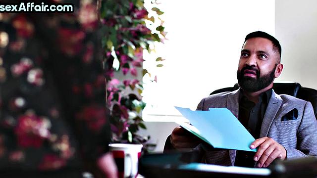 Secretary cockriding bisex boss