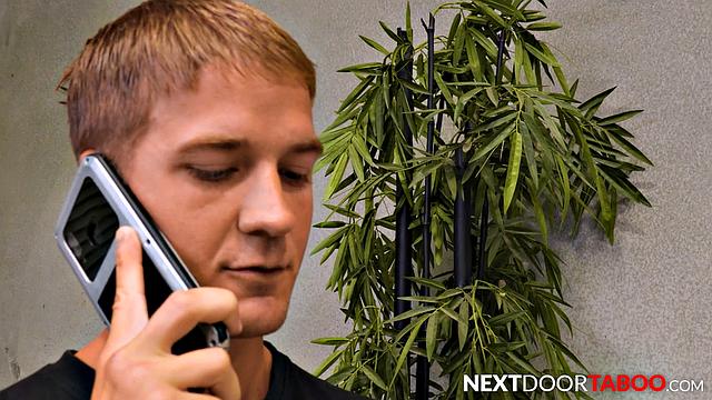 Страстный сводный брат жестко трахает качка