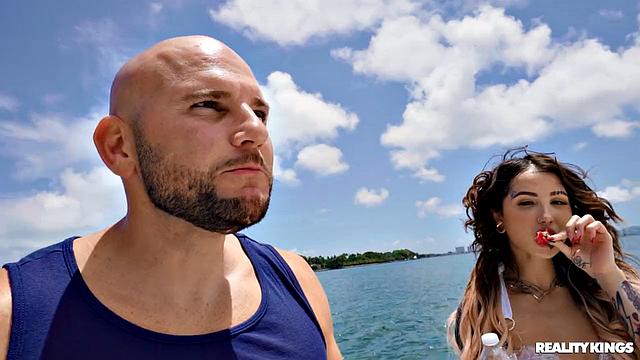 Valerica Loves Big Rod