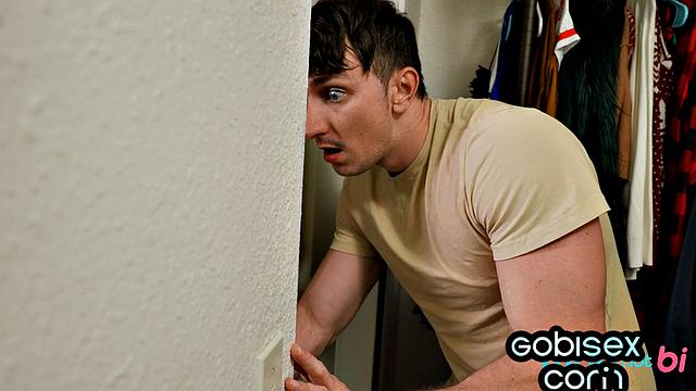 Blonde bi babe pleasing 2 guys