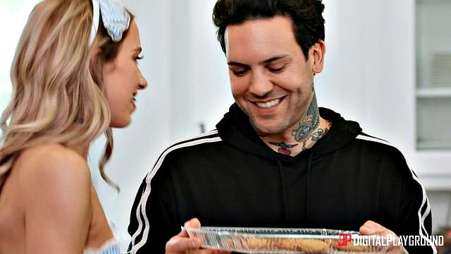 Naked: Khloe & Hands