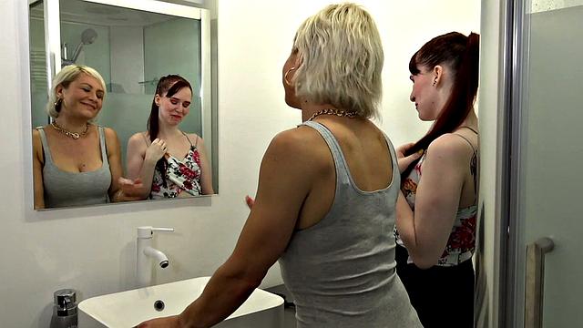 MILF Kim wants a lesbian rendezvous