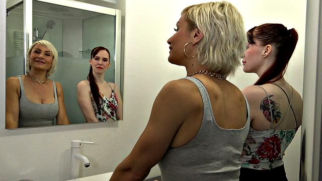 MILF Kim wants a lesbian rendezvous