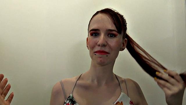 MILF Kim wants a lesbian rendezvous