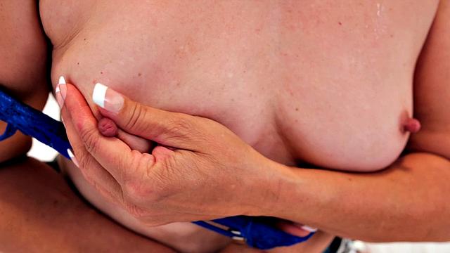 Is Nowell Mynx a nympho?