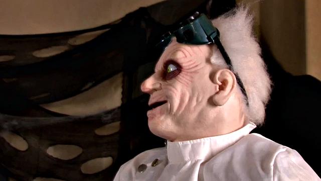 Келли в халате, но работа у неё анальная - вечеринка доктора пошла не по плану