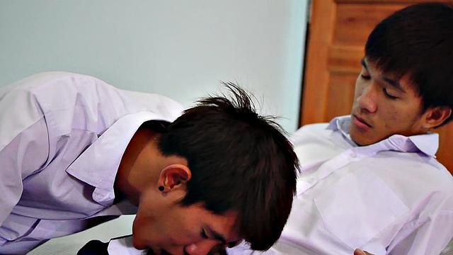 College Asian twinks fuck in anal sex with cumshot