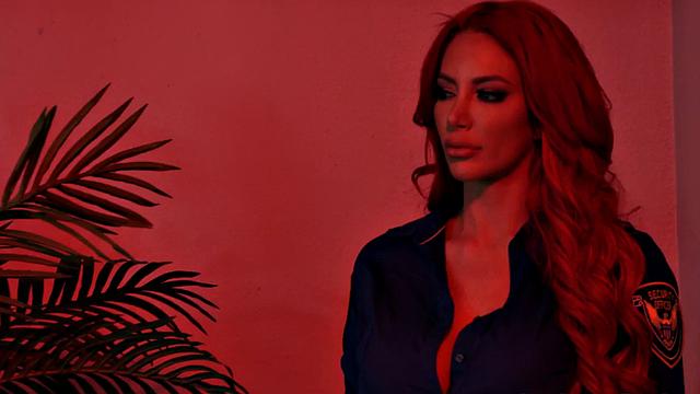 Short dude fucks police redhead in front of voyeurs