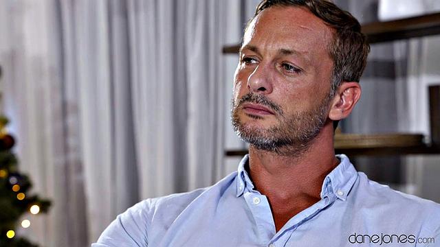 Рыжая соблазняет за столом и получает порцию спермы в киску от Dorian Del Isla и Mina Von D.