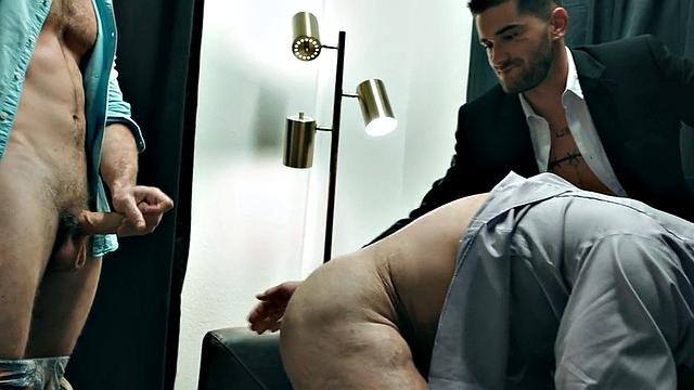 Office colleagues in bareback threesome action with DILF