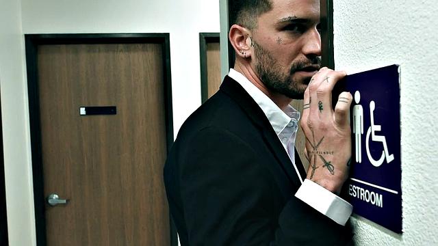 Office colleagues in bareback threesome action with DILF