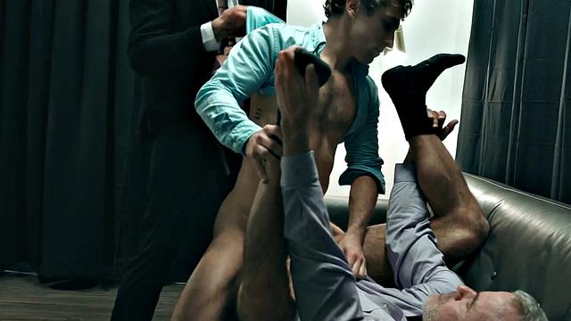 Office colleagues in bareback threesome action with DILF