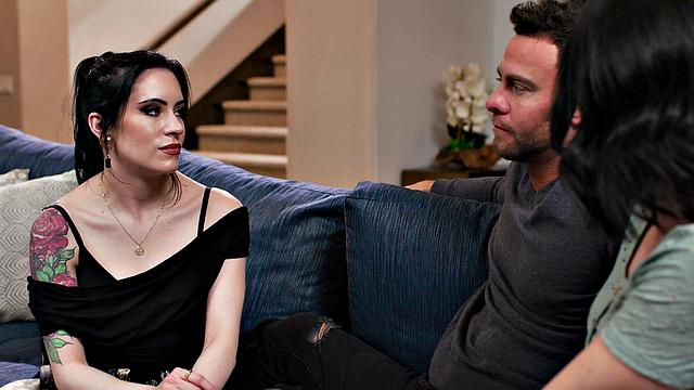 беременная Шарлотта Синс смотрит, как муж трахает Анну Де Виль