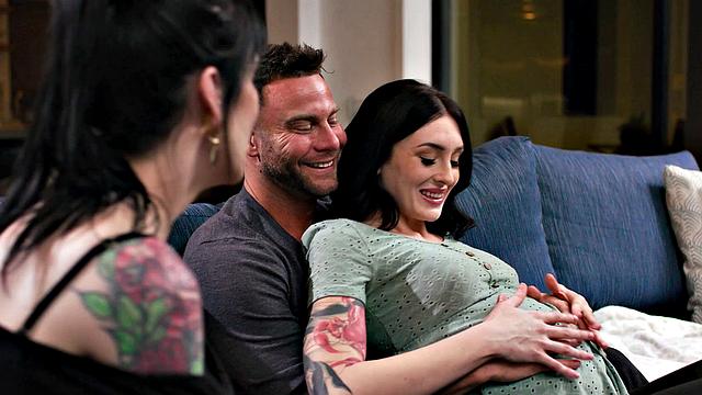 беременная Шарлотта Синс смотрит, как муж трахает Анну Де Виль