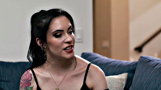 беременная Шарлотта Синс смотрит, как муж трахает Анну Де Виль