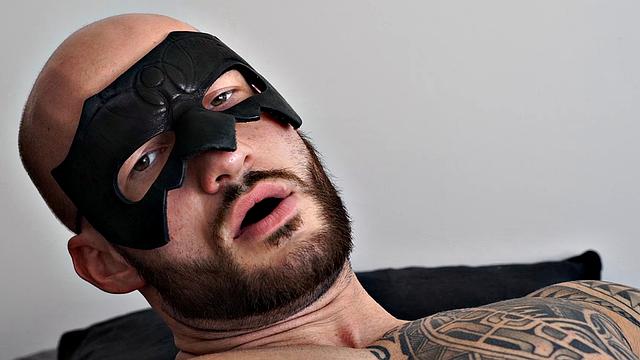 Newbie Bodybuilder Jerks His Cock - Maskurbate