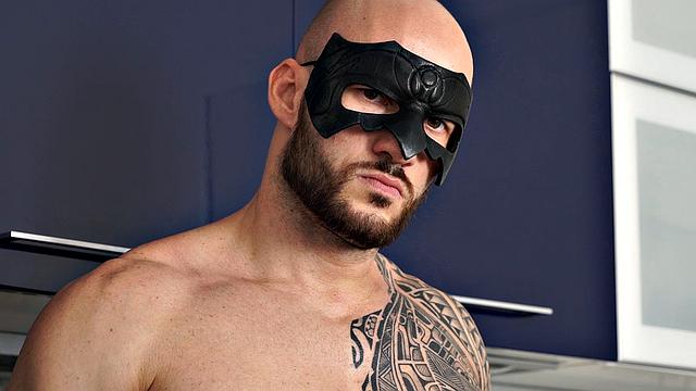 Newbie Bodybuilder Jerks His Cock - Maskurbate