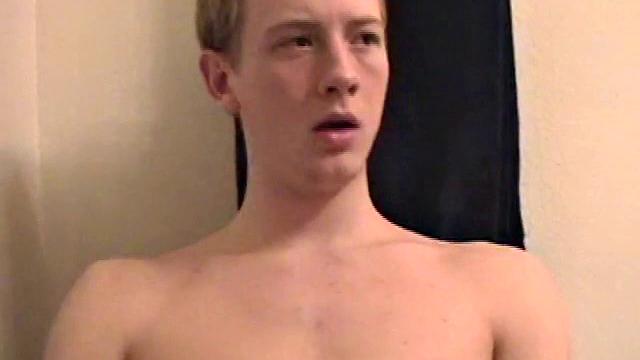 Корбин дрочит и кончает