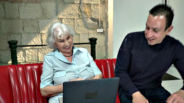 Old hairy granny fucked in pussy by BWC in missionary